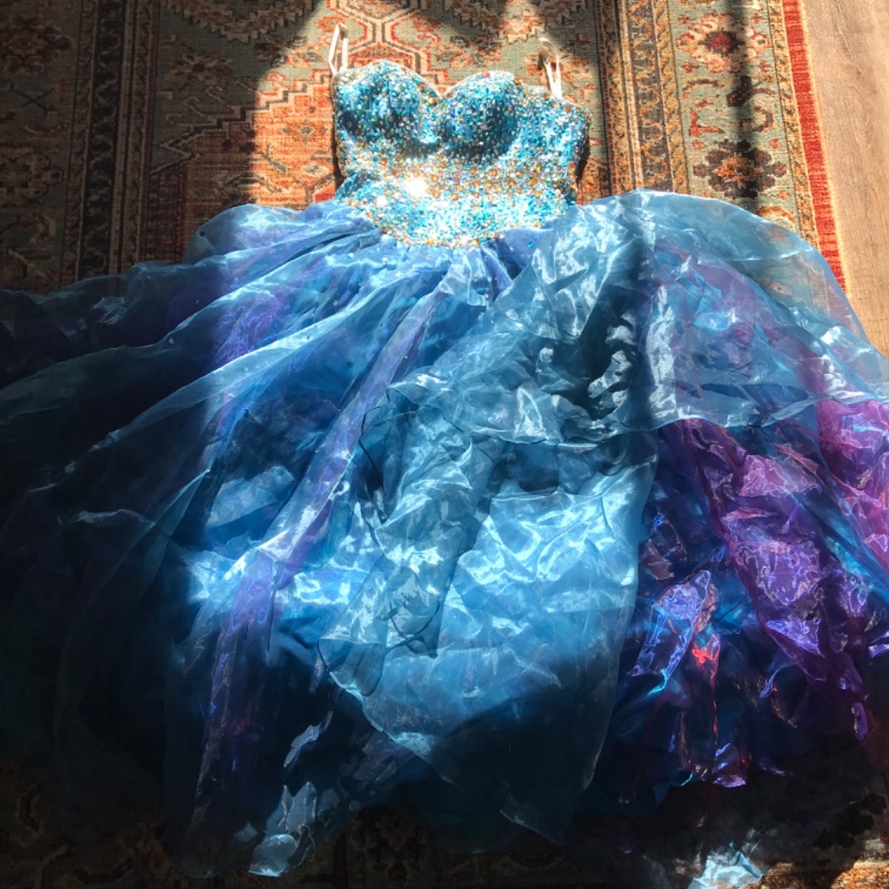 Prom dress - Picture 2 of 3